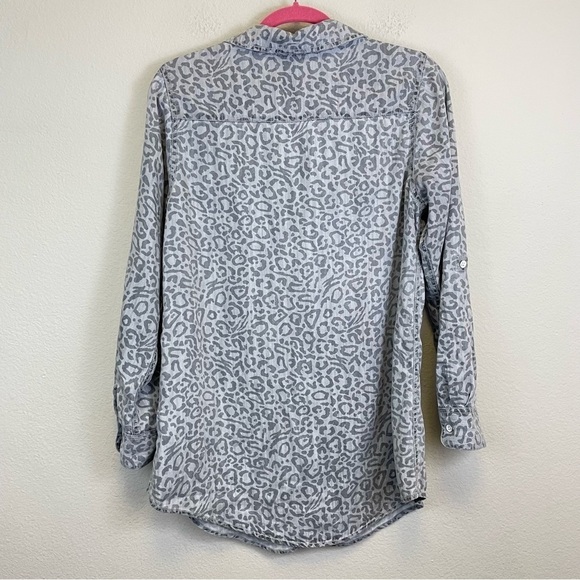 Soft Surroundings Chambray Cheetah Print Roll Tab Sleeve Button Up Grey Size M - Picture 6 of 7